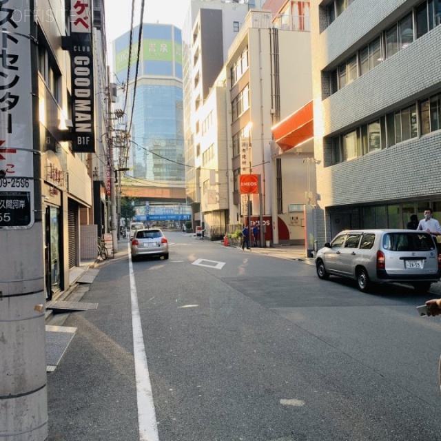 朝風染常(ソメツネ)共同ビル ビル前面道路