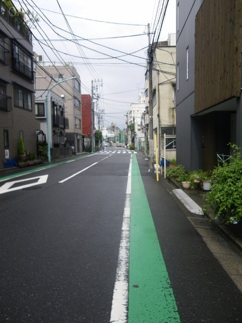 笹塚KNビル ビル前面道路