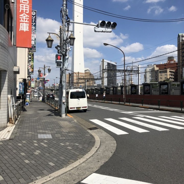 西京ビル ビル前面道路
