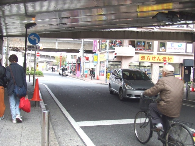 関本ビル ビル前面道路