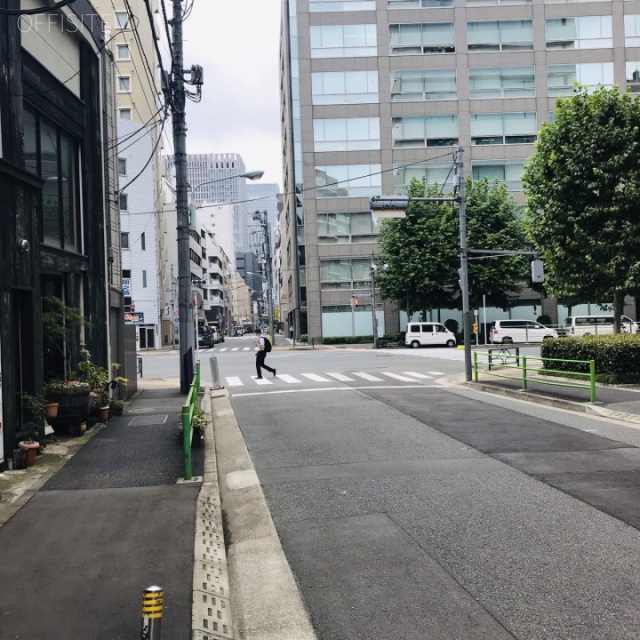 スカイハイム ビル前面道路