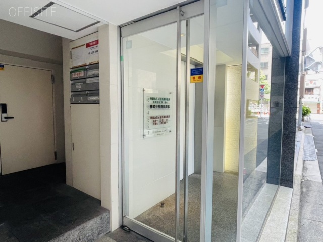 ラ・アトレ岩本町　オフィスビル出入口