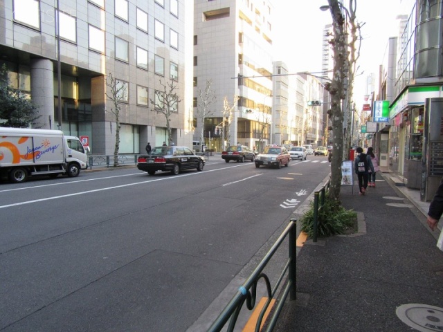 MA南青山ビル(ハローオフィス青山) ビル前面道路