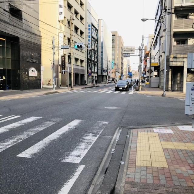 アイカワビル ビル前面道路