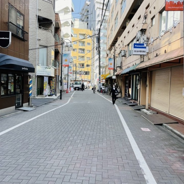 東京富山会館ビルディング 背面道路