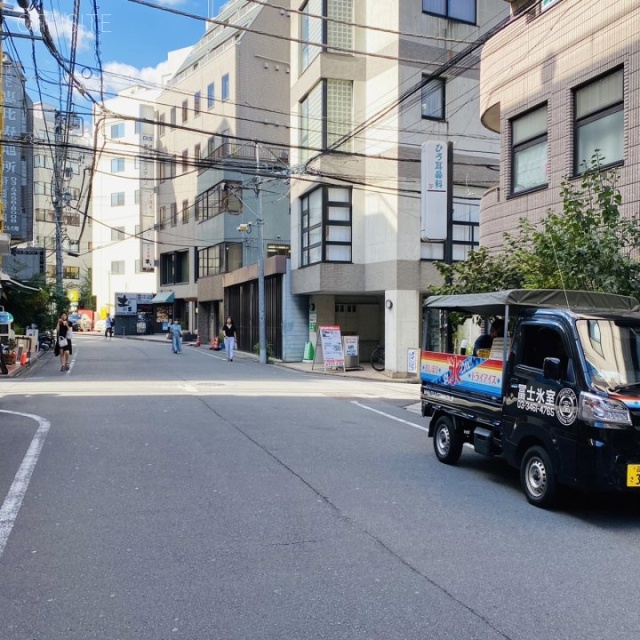 サニーガーデン 前面道路