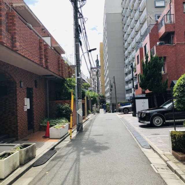 西麻布清美堂ビル ビル前面道路