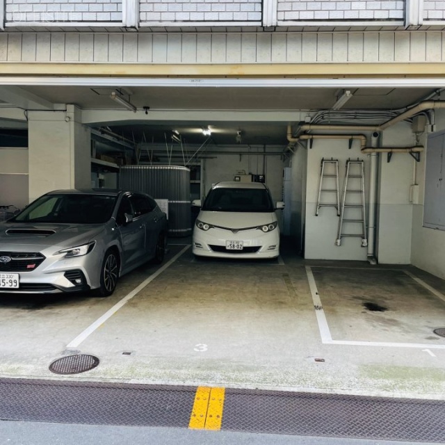 鈴和ビル 駐車場