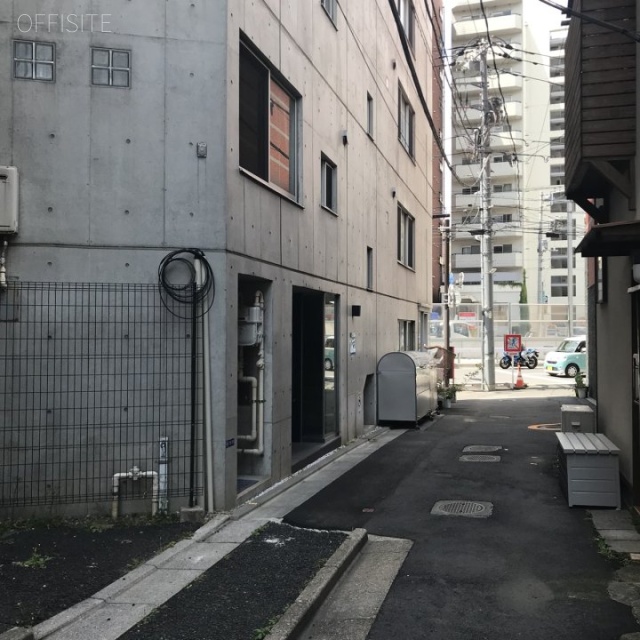 リフージョ ビル前面道路