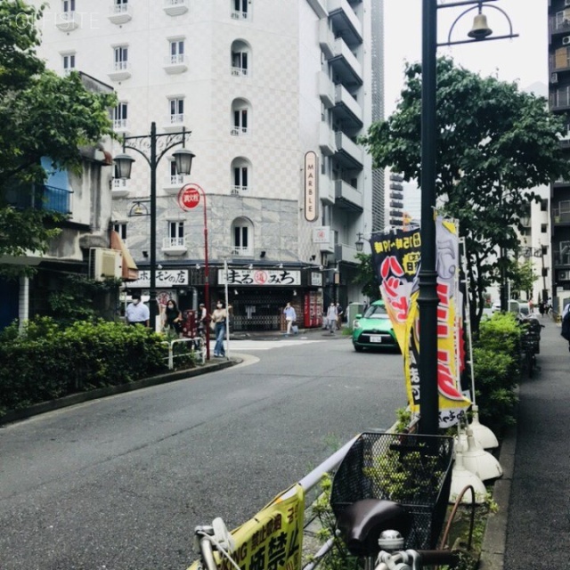 岩井ビル ビル前面道路
