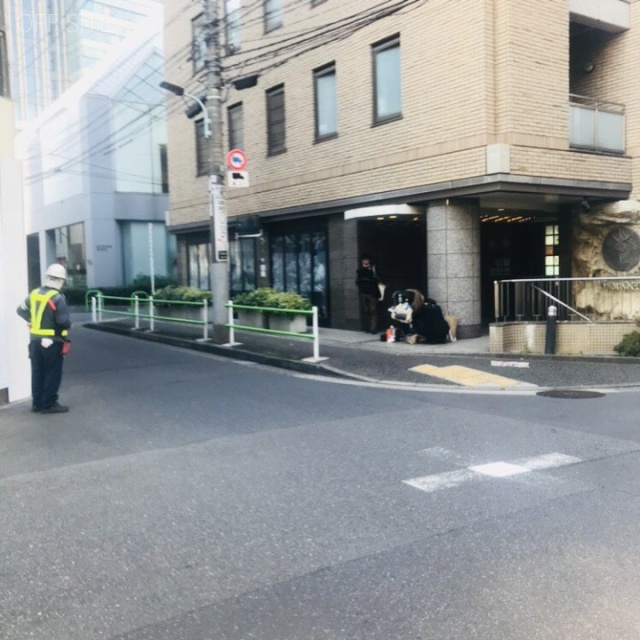 ザ・チューブ六本木ビル ビル前面道路