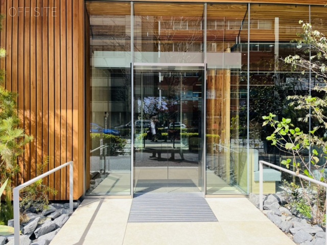 REVZO新橋 エントランス