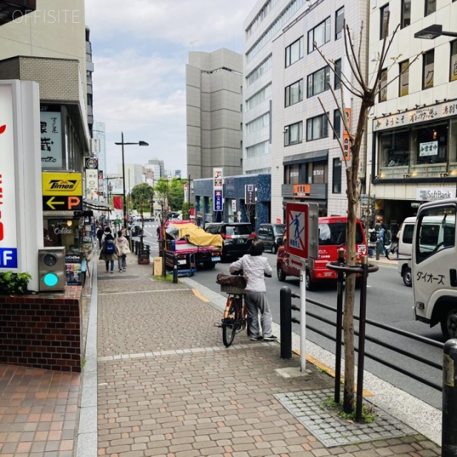 AKビル ビル前面道路