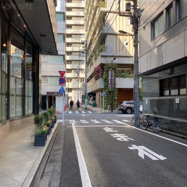 山勝ビル ビル前面道路