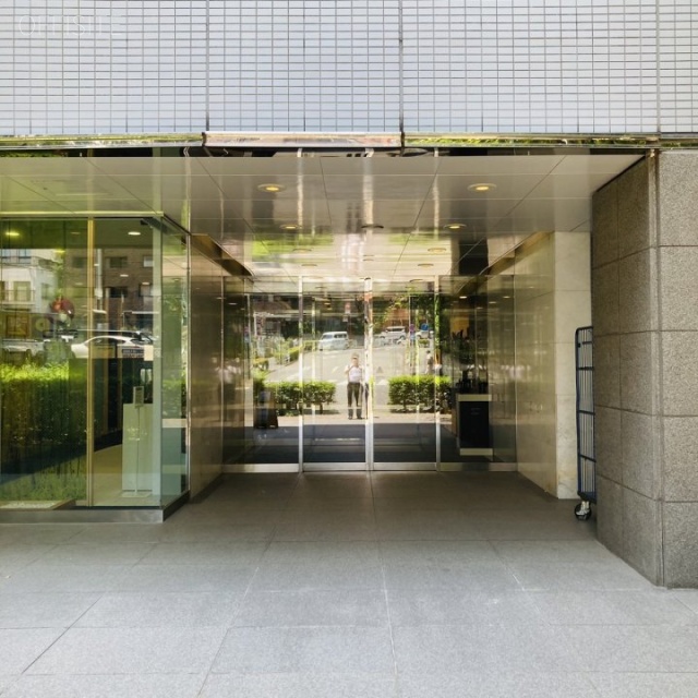 A-PLACE渋谷金王　オフィスビル出入口