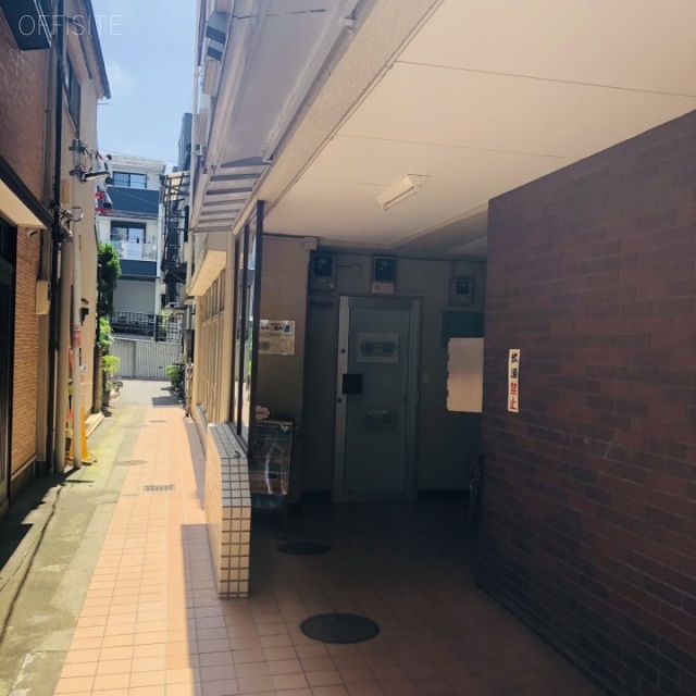 山憲ビル エントランス