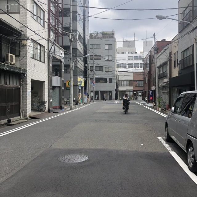 小沢ビル ビル前面道路