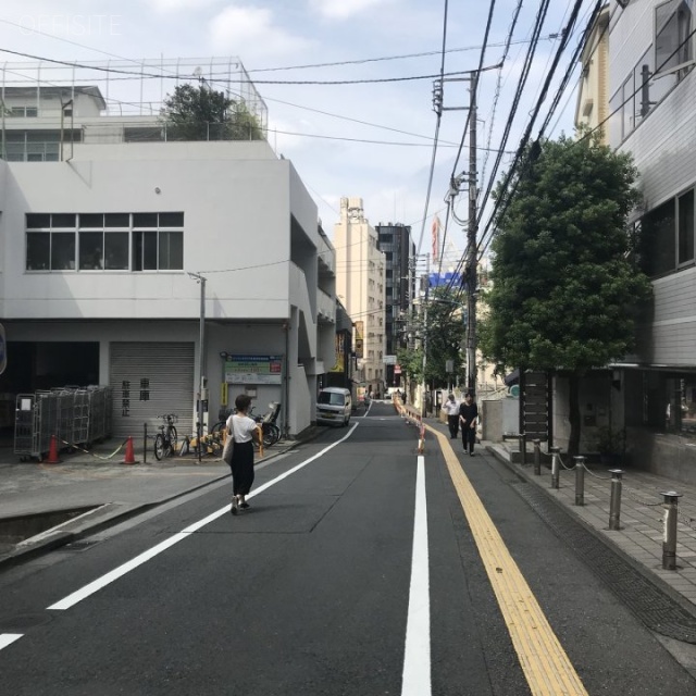 高田馬場ヒルサイドパレス ビル前面道路