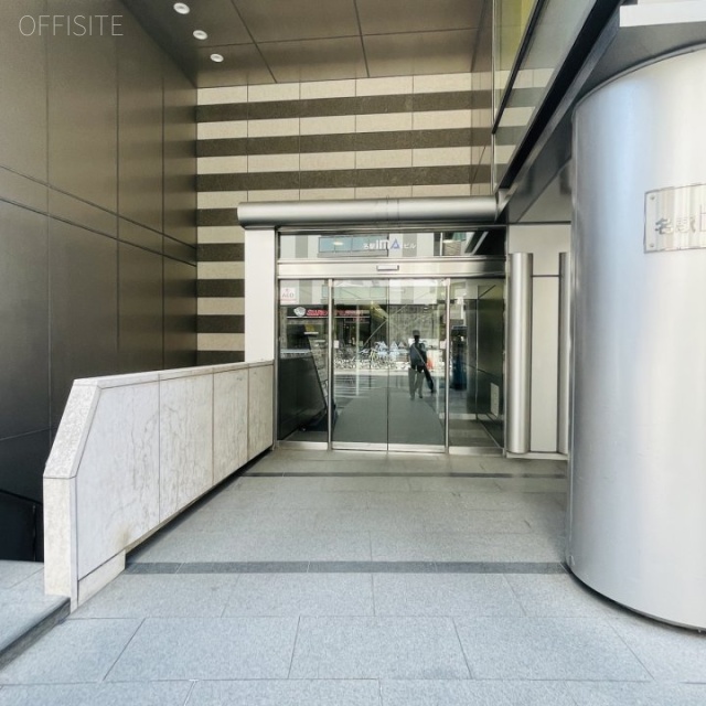 名駅IMAIビル　オフィスビル出入口