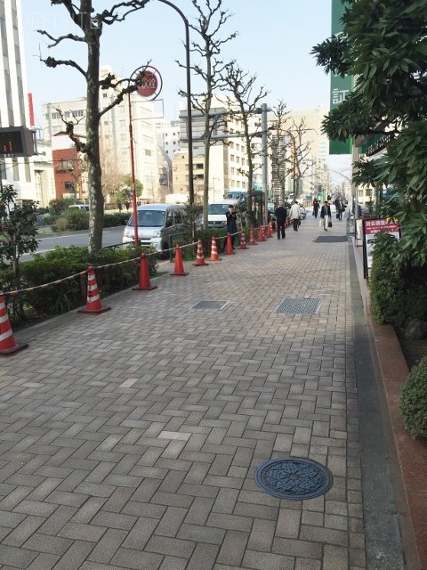 新井ビル ビル前面道路