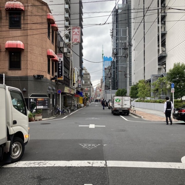 金剛ビル ビル前面道路