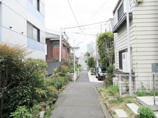 ワイズキューブビル ビル前面道路