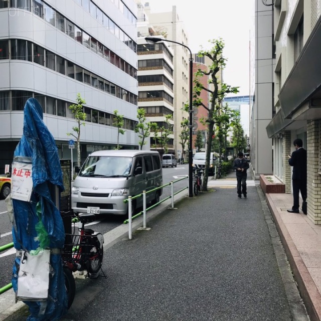 マストライフ西新橋ビル ビル前面道路