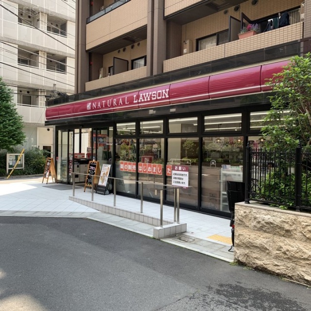 カーサ麻布アネックス　周辺にコンビニあり