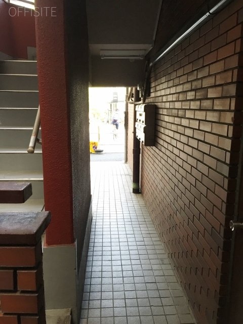 鳥居ビル エントランス