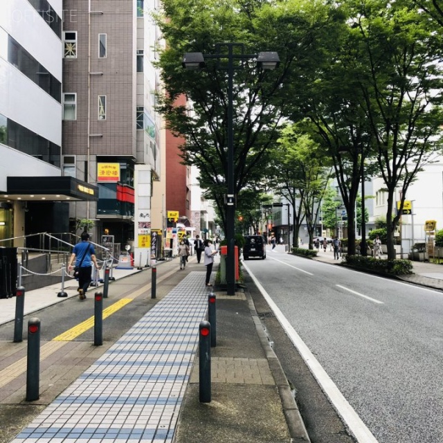 新横浜センタービル ビル前面道路