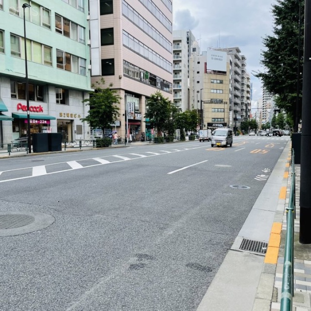 丸山ビル ビル前面道路