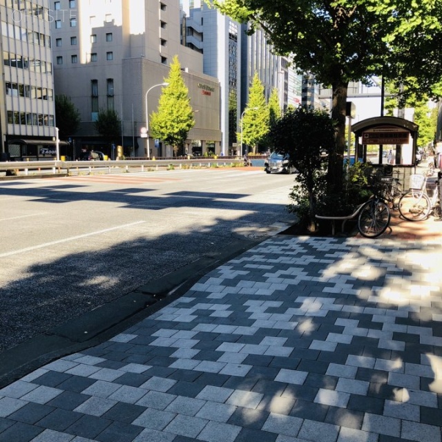 SKビル ビル前面道路