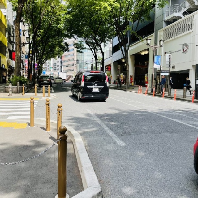 宮益坂センスビル ビル前面道路