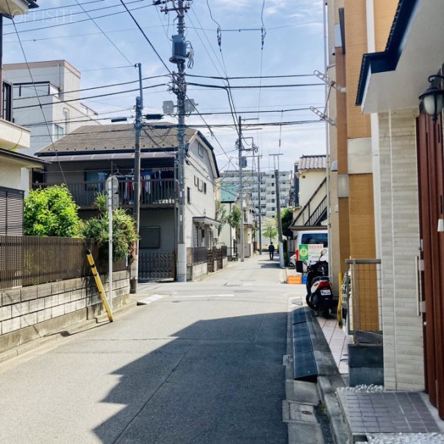 モウリハイツ赤羽 ビル前面道路