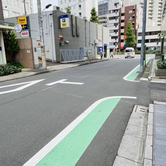 南麻布OJビル ビル前面道路