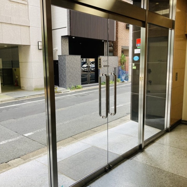 奈良部ビル エントランス