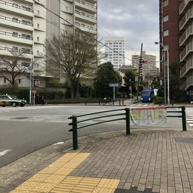 クラウディア東京ビル ビル前面道路