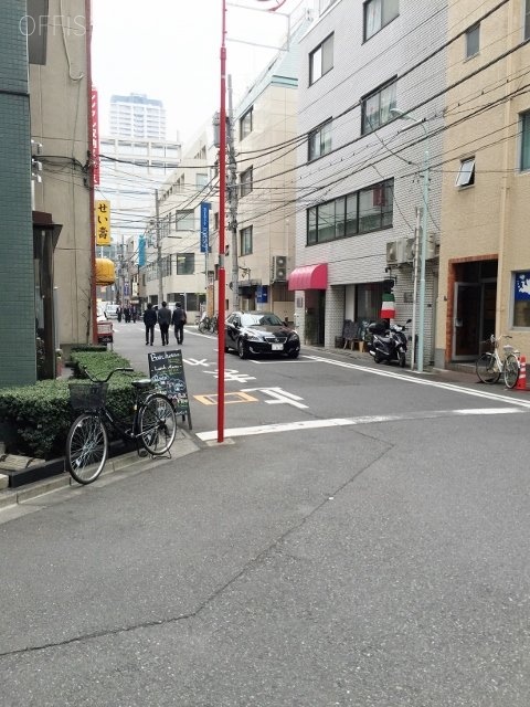 1-8-15ビル ビル周辺道路