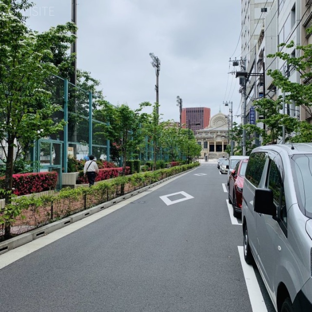 築地NYビル ビル前面道路