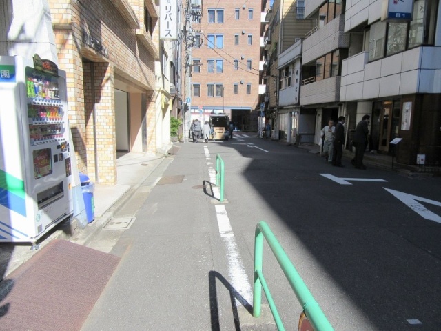 淡路町ビル ビル前面道路