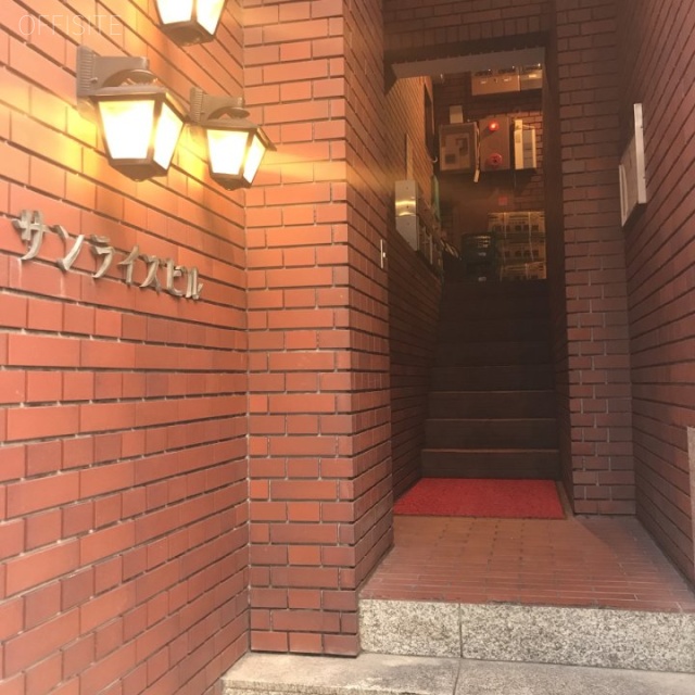 サンライズビル エントランス