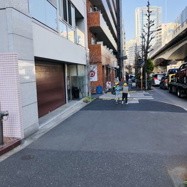 五反田塩谷ビル ビル前面道路