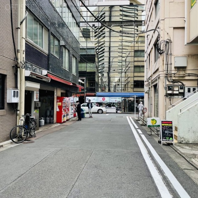 宇野ビル 前面道路