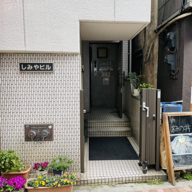 しみやビル　エントランス