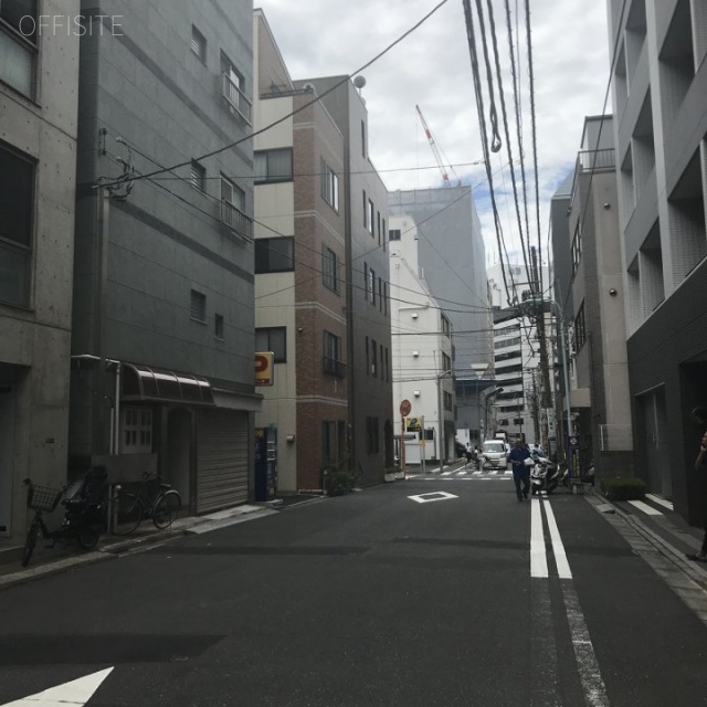 エストビル ビル前面道路
