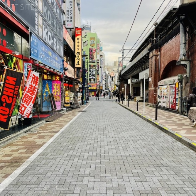 神田みつばちビル ビル前面道路