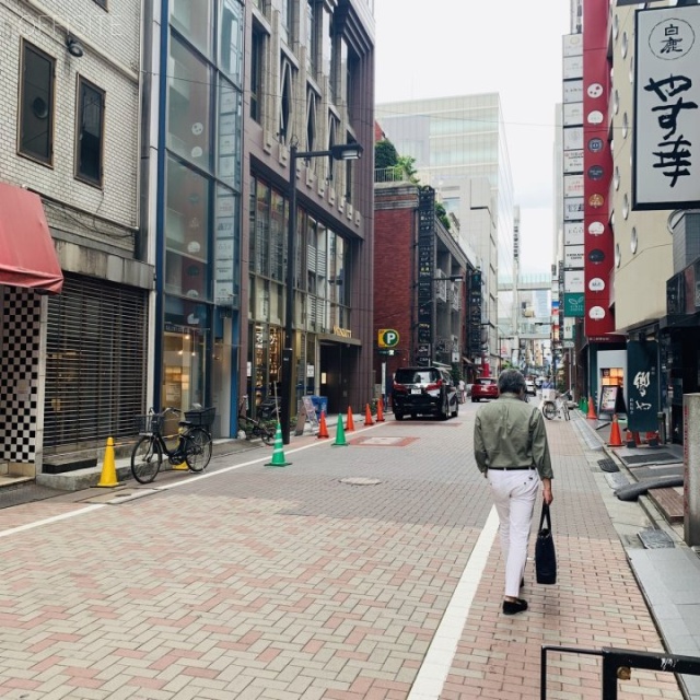 Brown Place ビル前面道路