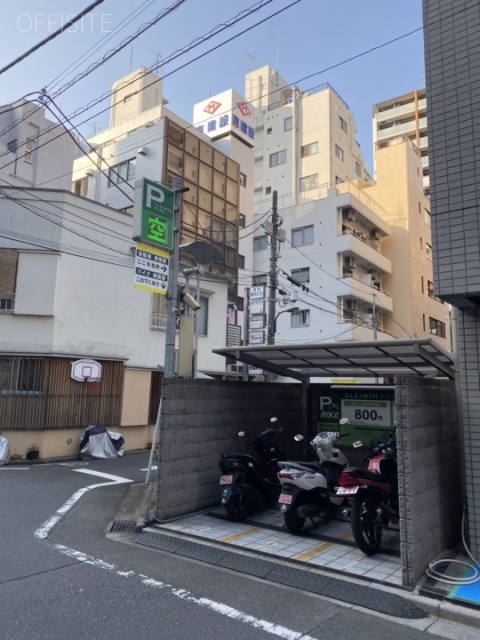 ルーツビル 駐車場