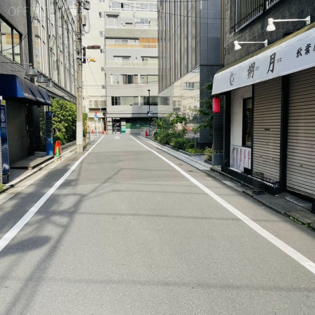 玉甚ビル ビル前面道路