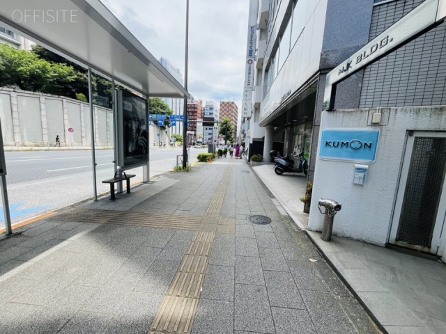 M・Kビル　前面歩道